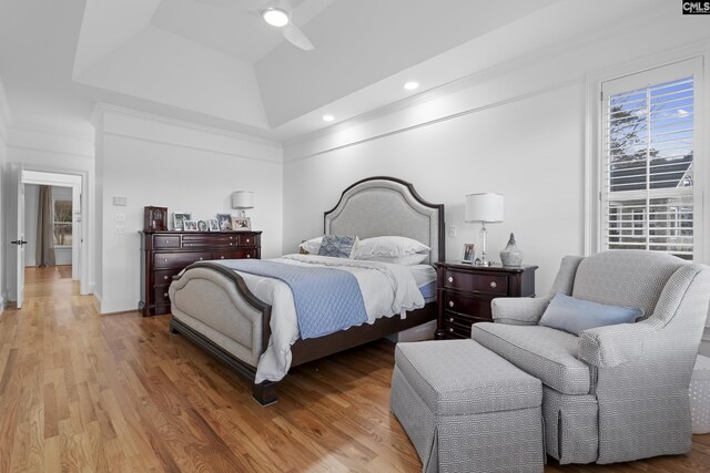 bedroom with light wood finished floors, recessed lighting, crown molding, and ceiling fan