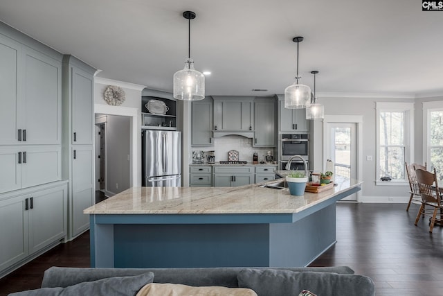 kitchen with stainless steel appliances, a sink, gray cabinetry, and ornamental molding