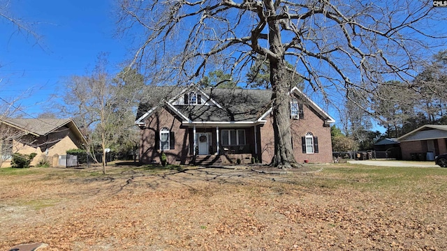 view of front of house featuring brick siding and a front lawn