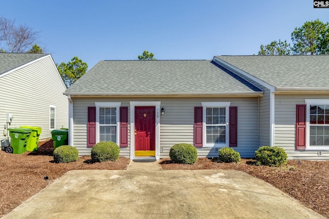 view of front of property featuring a shingled roof