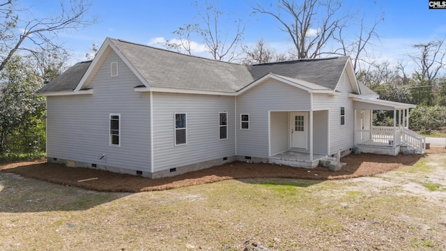 view of front facade featuring roof with shingles, a porch, crawl space, and a front yard