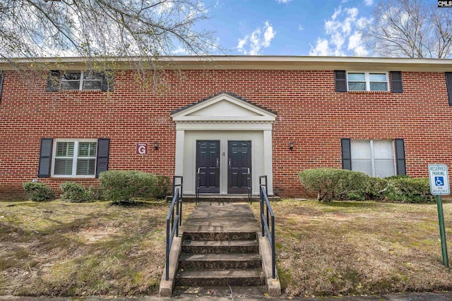 view of front facade featuring brick siding