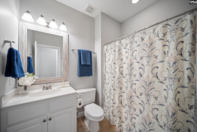 bathroom with toilet, vanity, visible vents, and a shower with curtain