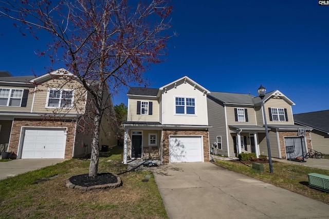 view of front facade with a garage and driveway