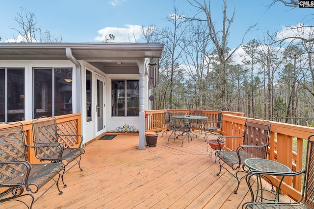 deck with outdoor dining space