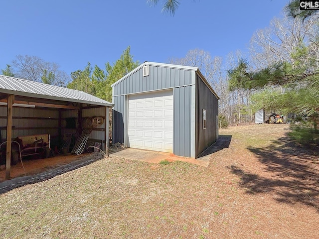 detached garage with driveway