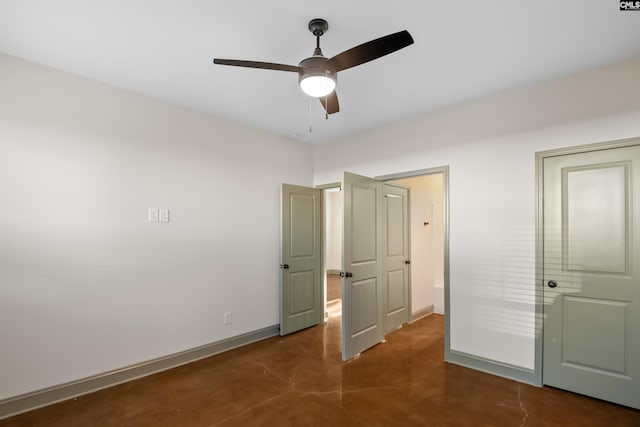 unfurnished bedroom featuring concrete flooring, baseboards, and a ceiling fan