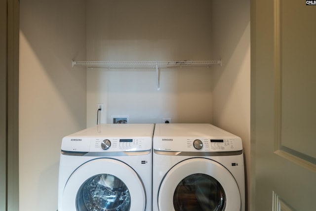 laundry room with laundry area and washing machine and clothes dryer