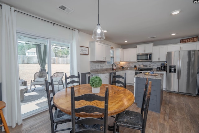 dining room with visible vents, dark wood-type flooring, and recessed lighting