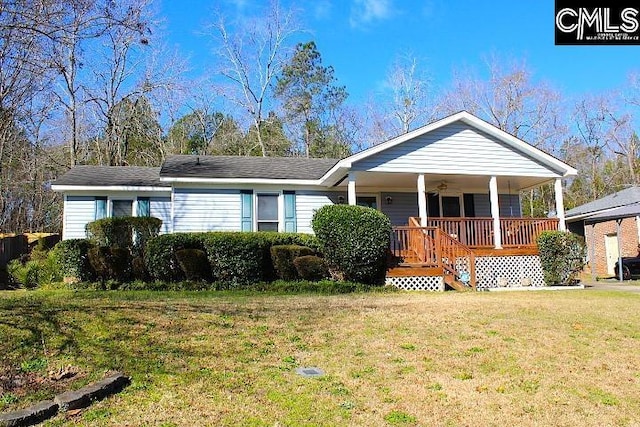 ranch-style house featuring covered porch, ceiling fan, and a front lawn