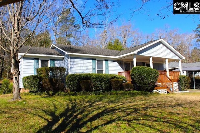 view of front facade featuring a porch and a front yard