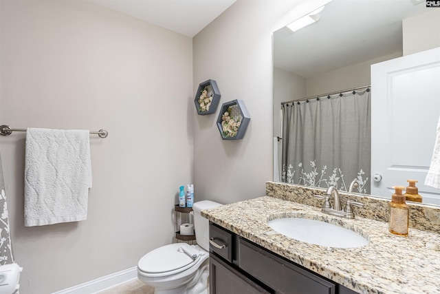 bathroom with curtained shower, baseboards, vanity, and toilet