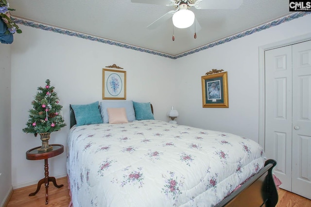 bedroom with ceiling fan, a closet, baseboards, and light wood-style floors