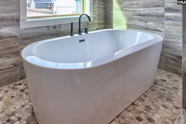 details with a freestanding tub