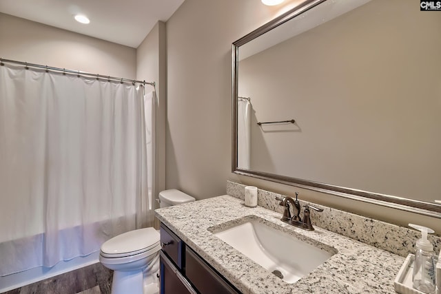 full bath with shower / tub combo, vanity, and toilet