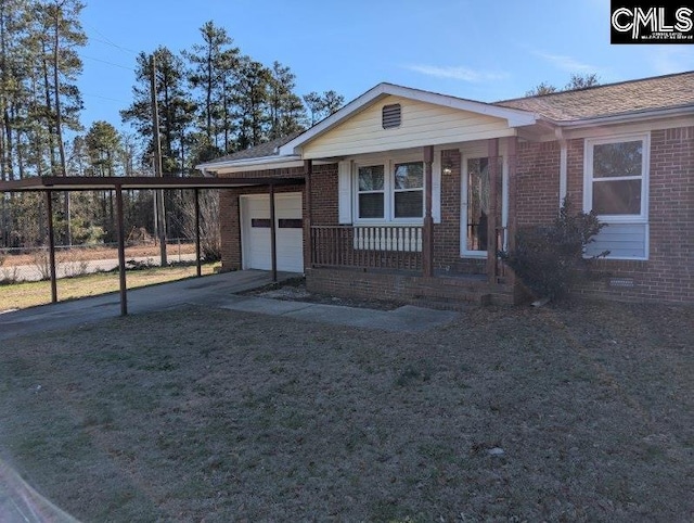 view of front of property with a front lawn, brick siding, driveway, and an attached garage