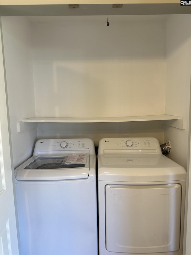 clothes washing area with laundry area and independent washer and dryer