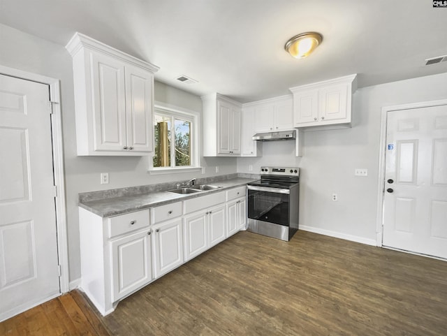 kitchen featuring visible vents, electric range, a sink, dark wood-type flooring, and under cabinet range hood