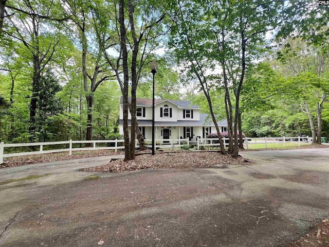 view of front of house featuring a fenced front yard and driveway