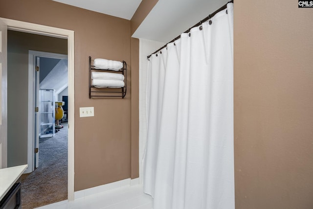 bathroom featuring curtained shower