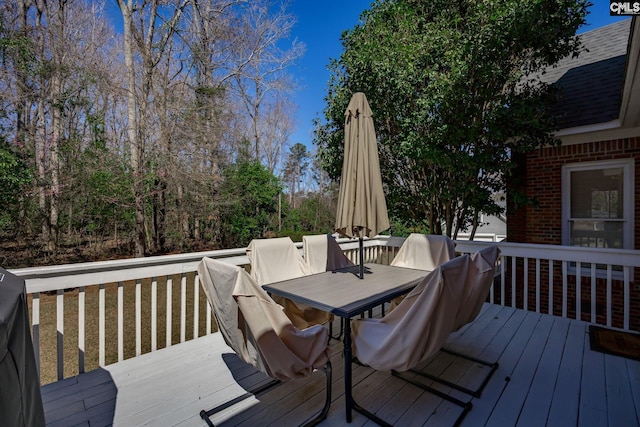 deck featuring outdoor dining space