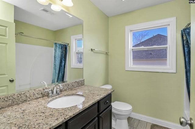 bathroom with visible vents, toilet, a shower with shower curtain, baseboards, and vanity