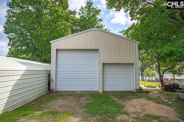 view of detached garage