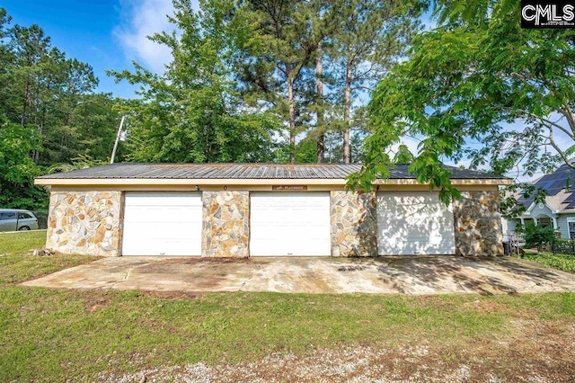 view of detached garage