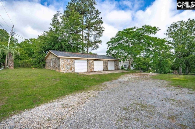 view of detached garage