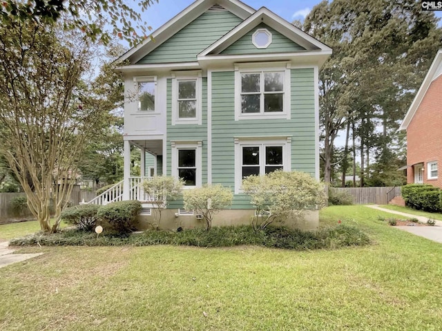 view of front of home featuring a front yard and fence