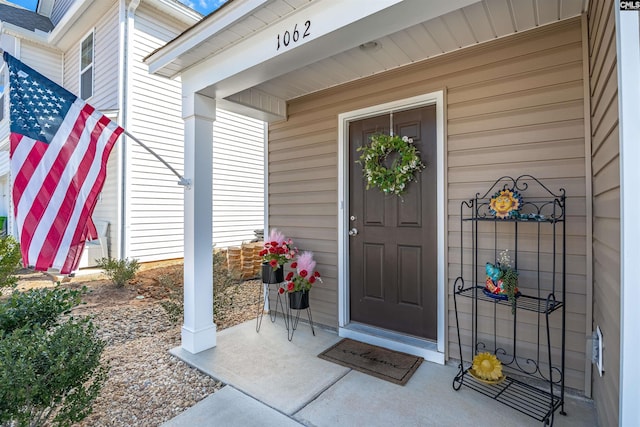 property entrance with roof with shingles