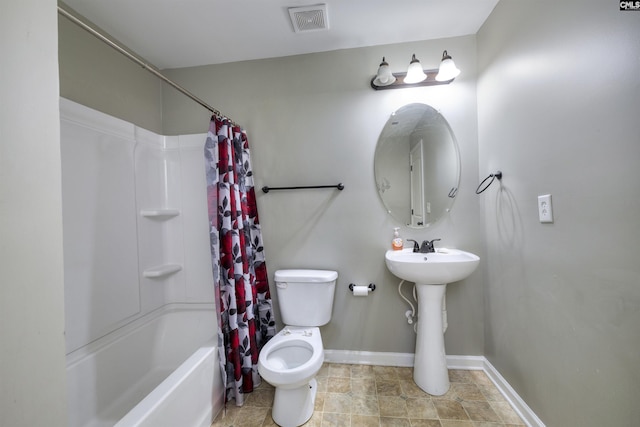 full bath with visible vents, baseboards, toilet, and shower / bath combo