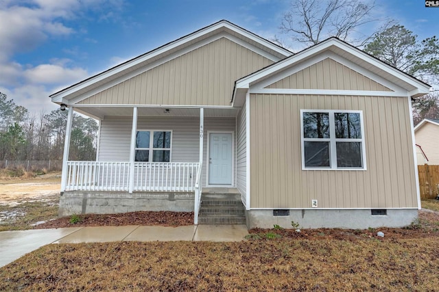 view of front facade with crawl space and a porch