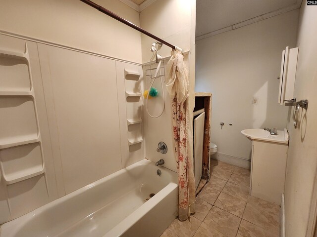 bathroom with vanity, toilet, and shower / bath combo