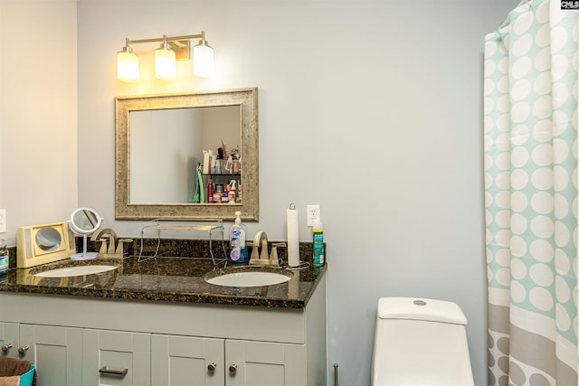 full bathroom with curtained shower, double vanity, toilet, and a sink