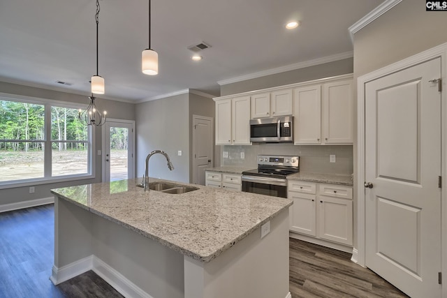 kitchen featuring dark wood-type flooring, a sink, backsplash, appliances with stainless steel finishes, and crown molding