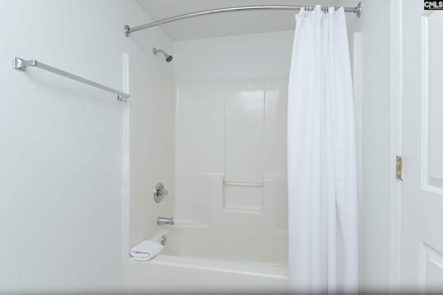 full bath with shower / bath combo with shower curtain