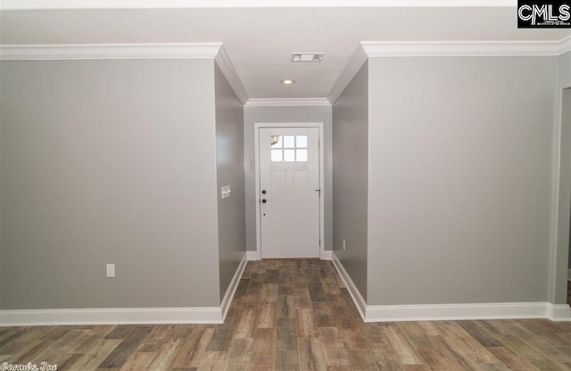 entryway featuring visible vents, crown molding, baseboards, and wood finished floors