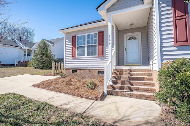 doorway to property with crawl space