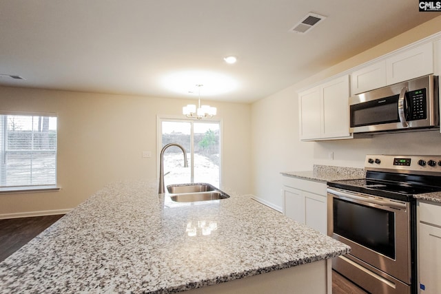 kitchen featuring a sink, visible vents, appliances with stainless steel finishes, and a healthy amount of sunlight