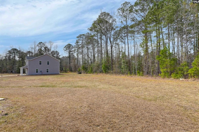 view of yard featuring a forest view