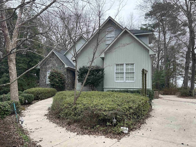 view of front of house with stone siding