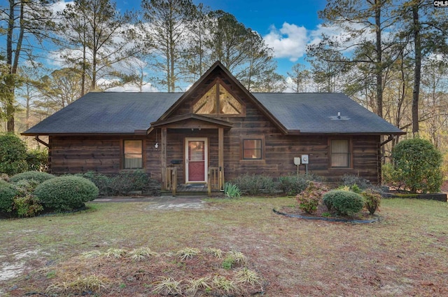 view of front of home with a front lawn