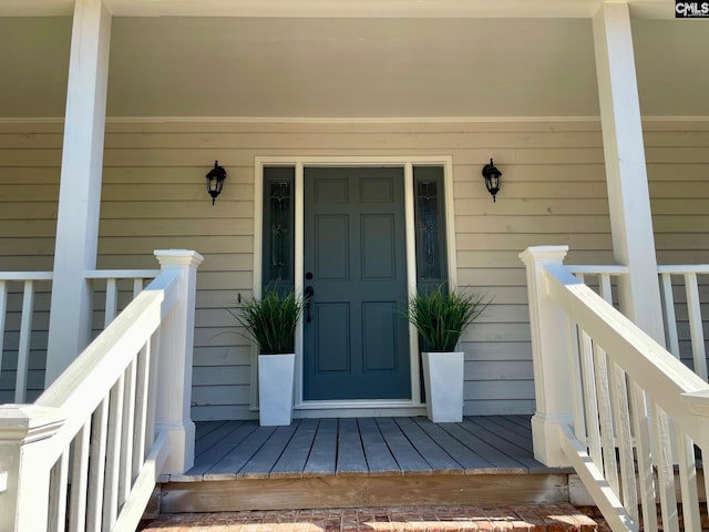 property entrance featuring a porch