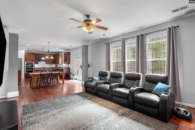 living area featuring visible vents, dark wood-type flooring, ceiling fan, baseboards, and recessed lighting