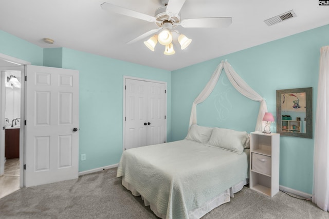 bedroom with visible vents, baseboards, carpet, a closet, and a ceiling fan