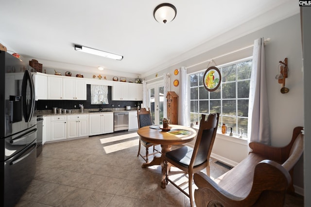 kitchen with a sink, fridge with ice dispenser, plenty of natural light, and dishwasher