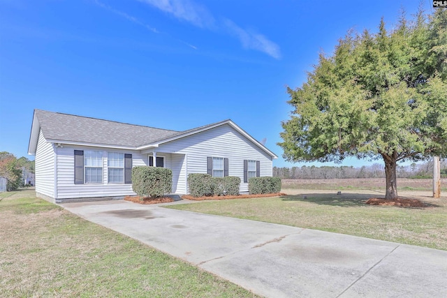 ranch-style house with a front lawn and roof with shingles