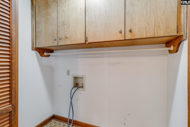 laundry room featuring cabinet space, hookup for a washing machine, and baseboards