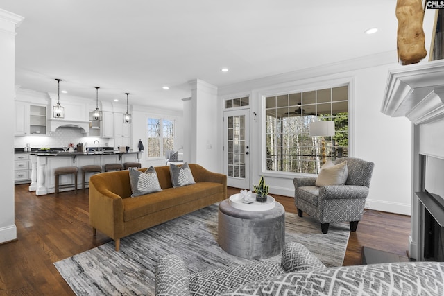 living room with recessed lighting, crown molding, baseboards, and dark wood-style flooring